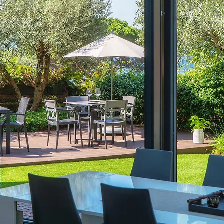 فيلة Lumina - Secluded Garden Retreat - View تورنو