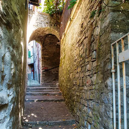 Lumina - Secluded Garden Retreat - View Vila Torno