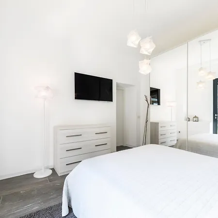 Lumina - Secluded Garden Retreat - View تورنو