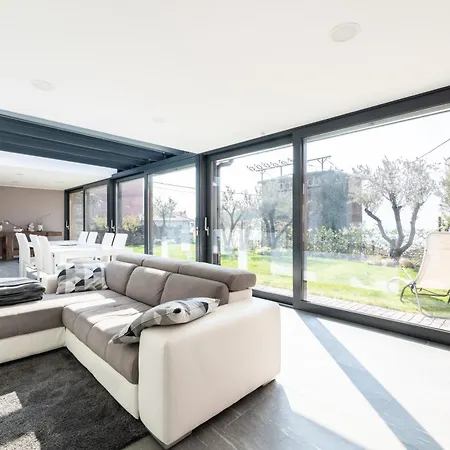 Lumina - Secluded Garden Retreat - View * تورنو
