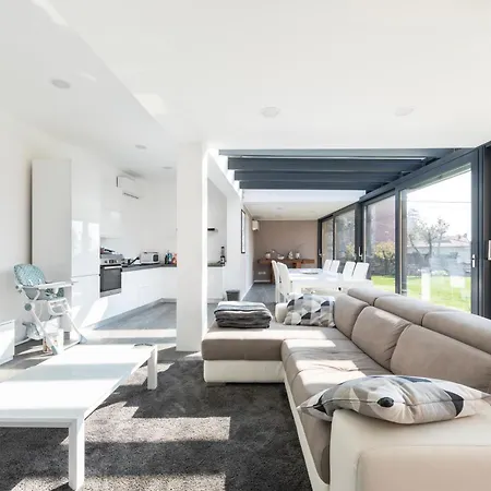 Lumina - Secluded Garden Retreat - View فيلة