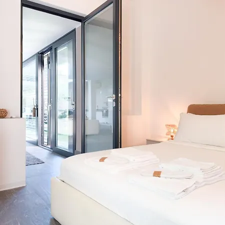 Lumina - Secluded Garden Retreat - View تورنو